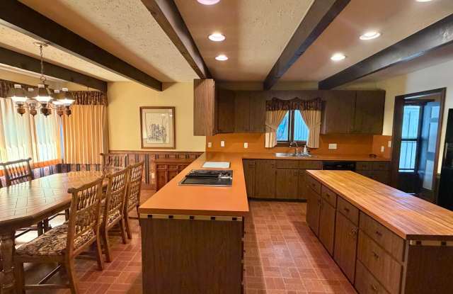 Charming Pigeon Forge Home | Smoky Mountain Views | Walk to Old Mill & Patriot Park Gallery 4