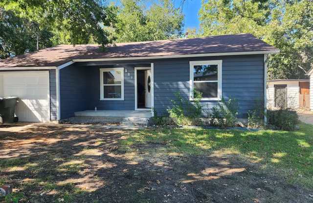 Half Off First Month's Rent! Cute  Clean Home with Large Fenced Yard Pet Friendly! photos photos