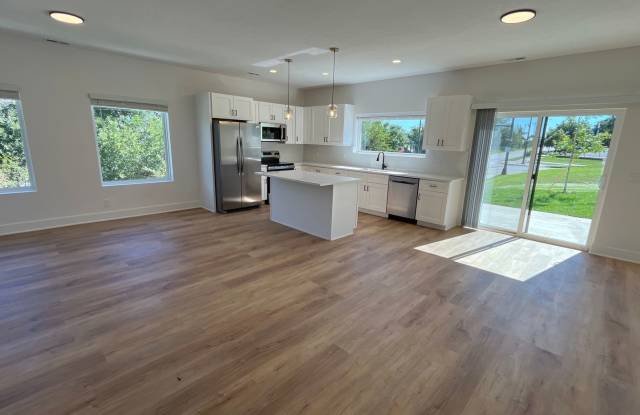 4BR 3bath Townhome NEW CONSTRUCTION Midtown Gallery 3