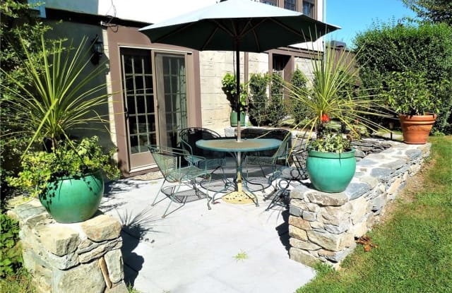 423 Purgatory Road - 423 Purgatory Road, Newport East, RI 02842
