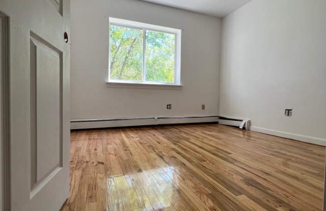 4336 Baychester Ave Gallery 3