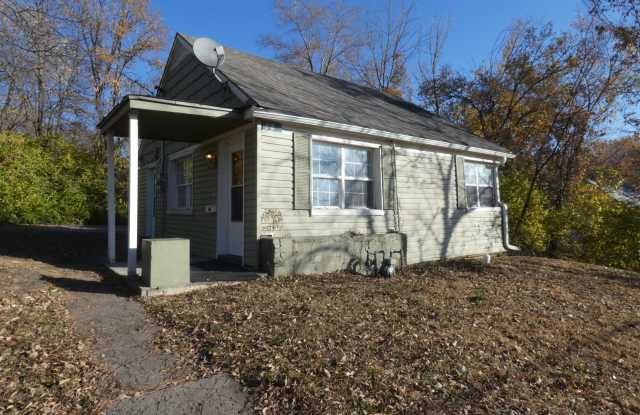 10620 N Locust Ct - 10620 North Locust Court, Kansas City, MO 64155