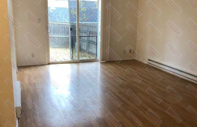 3 bedroom, 2.5 bath 1,256 sqft Townhouse Gallery 3