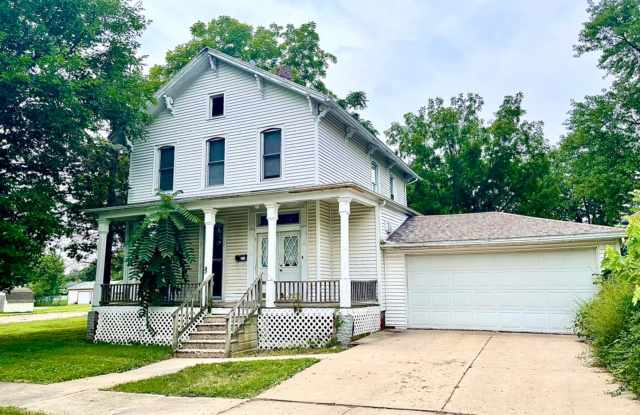 Nice 3 bed 1.5 bath house! - 211 South Walnut Street, Kewanee, IL 61443