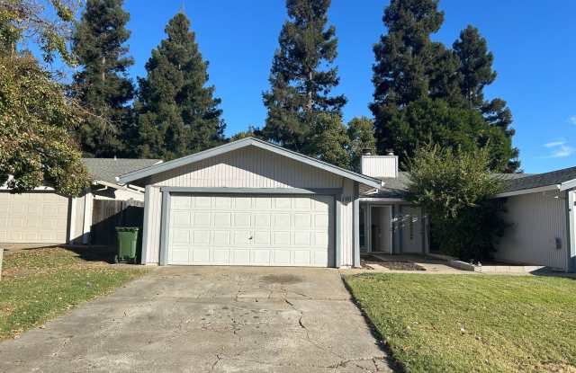 Cozy Elk Grove Duplex Gallery 1