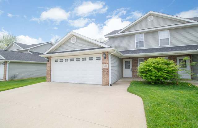 Beautiful 4 Bedroom Duplex - 4610 Dehaven Drive, Columbia, MO 65202