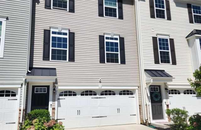 26 PEACOCK Circle photos photos