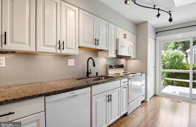 4008 FRANKLIN COURT Gallery 2