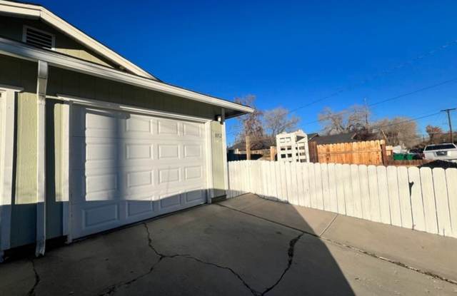<b> Two Bedroom Duplex by Sparks High School<br><br> photos photos