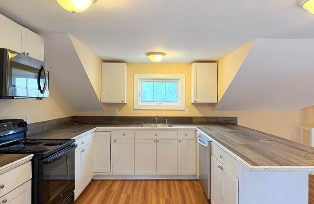 UPSTAIRS Downtown Milford Gem Near the Riverwalk & Local Hotspots! Gallery 4