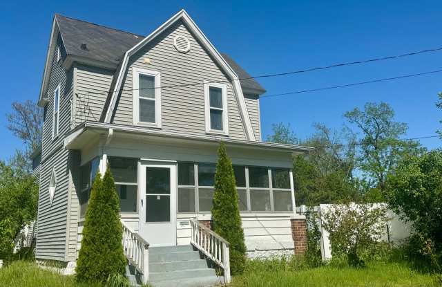 527 James SE- Water included. Huge deck. Main floor laundry. Modern kitchen. photos photos