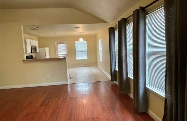 2829 Bluffs Court Gallery 4