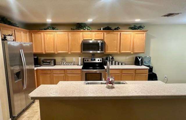 Spacious 3 Bedroom 3 Bathroom Townhome with Loft in Avalon Park Gallery 3