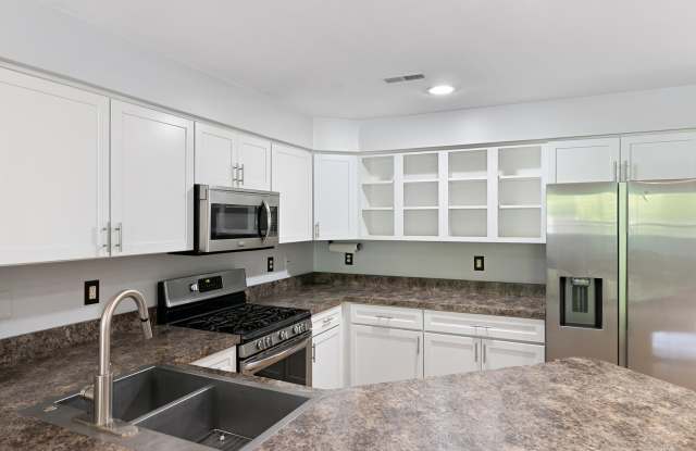 1407 Millbrook Trail Gallery 4