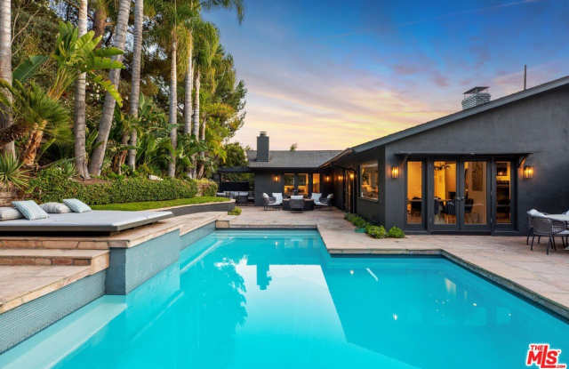 1744 N Doheny Dr Gallery 2