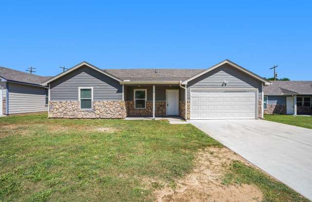 Spacious Single-Story Home with Open Layout & Huge Fenced Backyard photos photos Spacious Single-Story Home with Open Layout & Huge Fenced Backyard photos photos