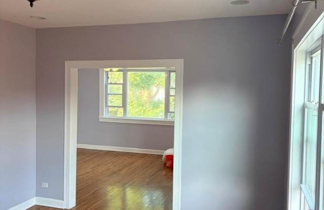5540 N Luna Avenue Gallery 2