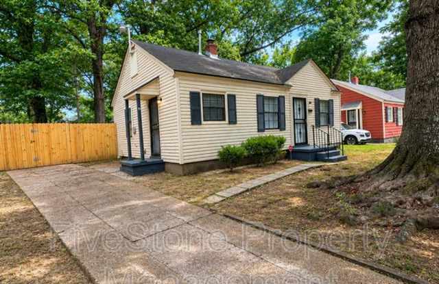 1300 Robinhood Ln Gallery 2