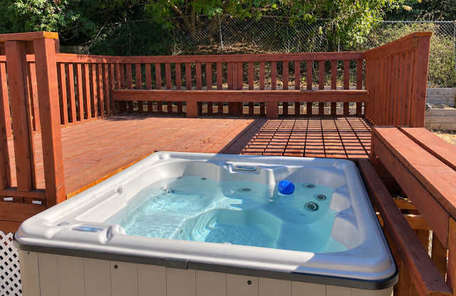 Private hot tub deck with canyon views! Gallery 3