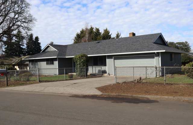 Lovely 3-Bedroom Ranch Style home for Rent in the Lincoln Neighborhood - 1122 NW 55th Lp - 1122 Northwest 55th Loop, Vancouver, WA 98663