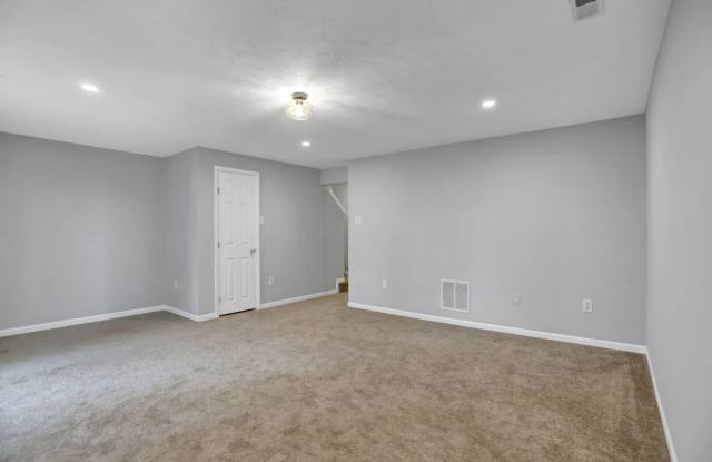 Charming End Of Group Townhome for Rent photos photos