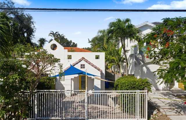 3235 Day Ave photos photos