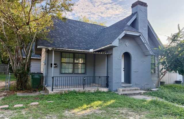 Newly renovated home with all the modern touches: Wood-laminate floors, Stainless Steel Appliances, New Cabinets and Countertops, Large Bedrooms & Backyard Gallery 1