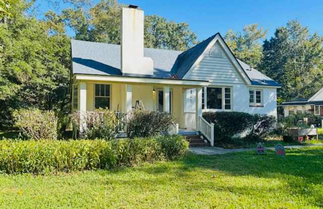 Charming Three Bedroom Two Bath Home on James Island, SC photos photos
