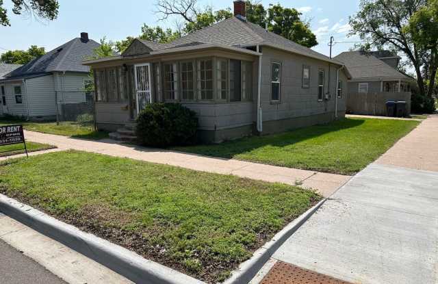 2 BEDROOMS, 1 BATHROOM, PLUS OFFICE/BONUS ROOM! - 623 West 24th Street, Cheyenne, WY 82001
