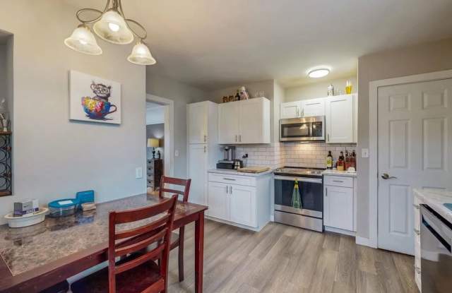 Welcome to this charming 2-bedroom, 1-bathroom house located in the desirable city of Rochester, MN. - 1211 8th Avenue Southeast, Rochester, MN 55904