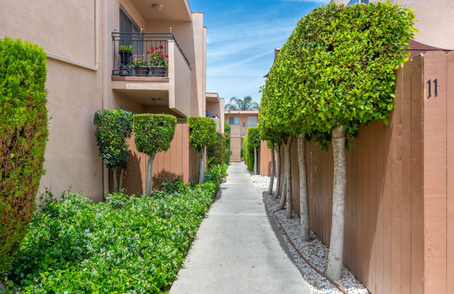 21001 Roscoe Apartments Gallery 3