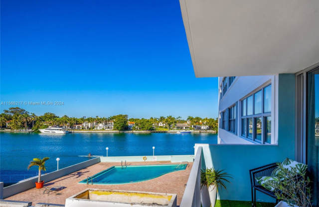 5838 Collins Avenue Gallery 4