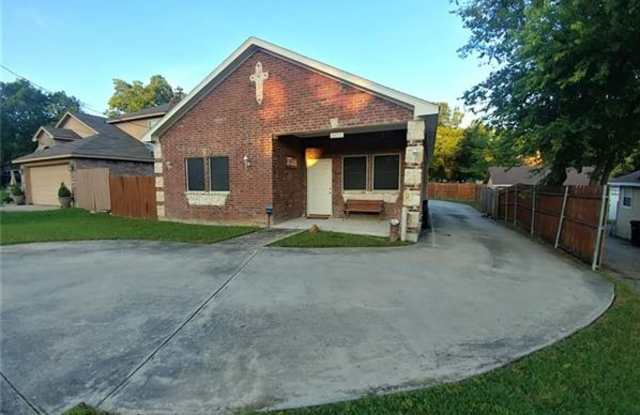 2652 Moore Avenue Gallery 2