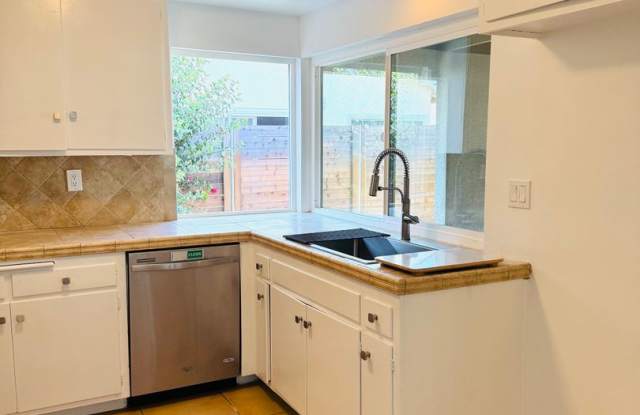 Charming single-story 3-bedroom, 2-bathroom home nestled in the heart of Camarillo Gallery 4
