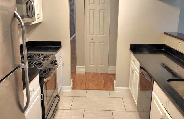 Luxurious Living in Lafayette Square! Gallery 4