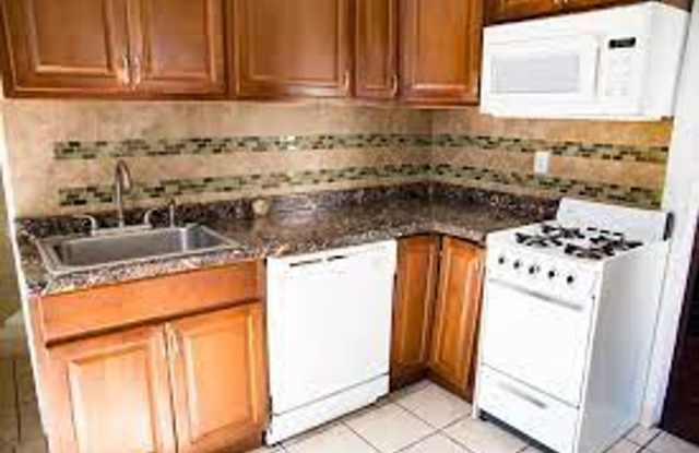 Spacious 6-Bedroom, 2-Bath Rental – 524 8th Ave SE #2 Gallery 4