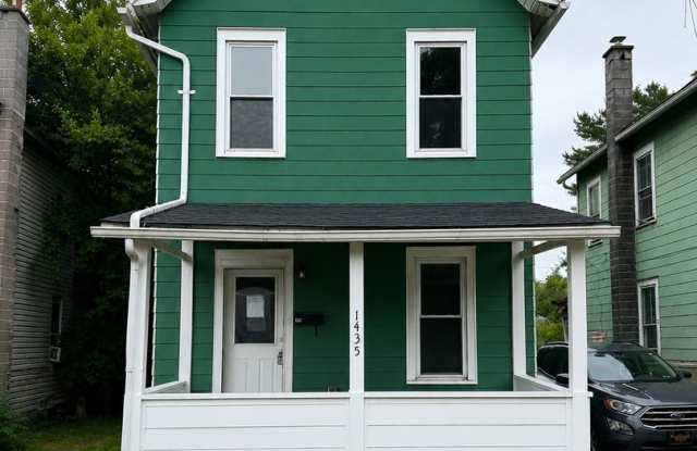 Available Now – Spacious 3-Bedroom Home with a Nice Backyard! photos photos