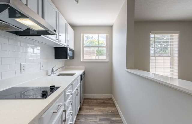 Pelican Lake Apartment Homes Gallery 3
