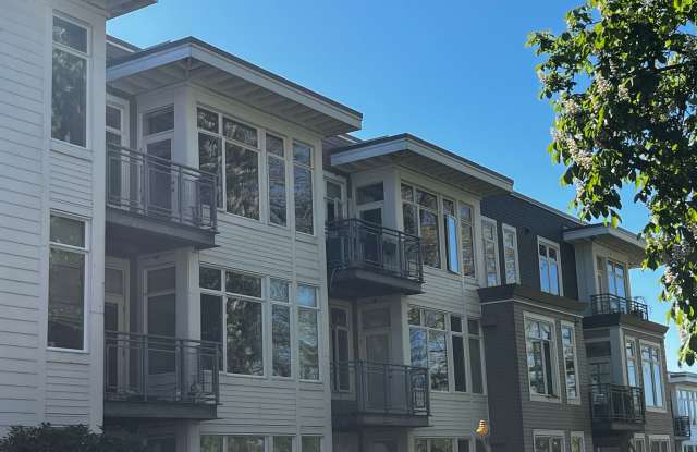 Directly Across from the Seattle/Bainbridge Ferry Terminal!!! photos photos