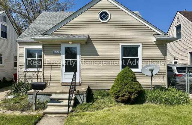 3 Bedroom Bungalow in the Heart of Roseville! photos photos