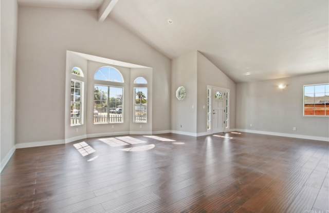 2801 Daisy Avenue Gallery 2
