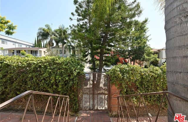 7929 Blackburn Ave photos photos