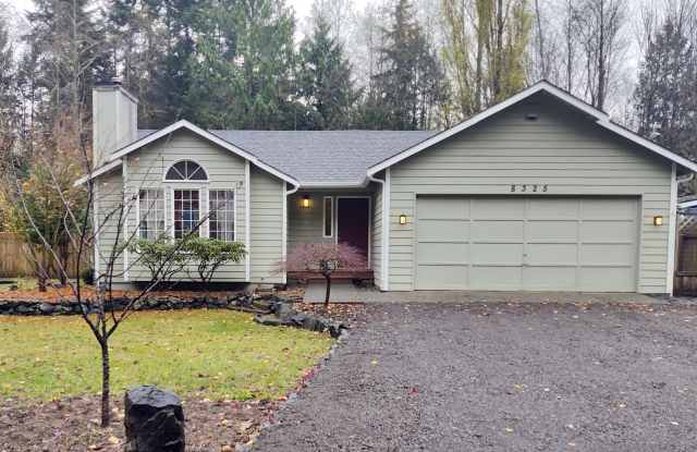 Cozy single-story home In Poulsbo. - 8325 Northeast Beachwood Avenue, Indianola, WA 98370