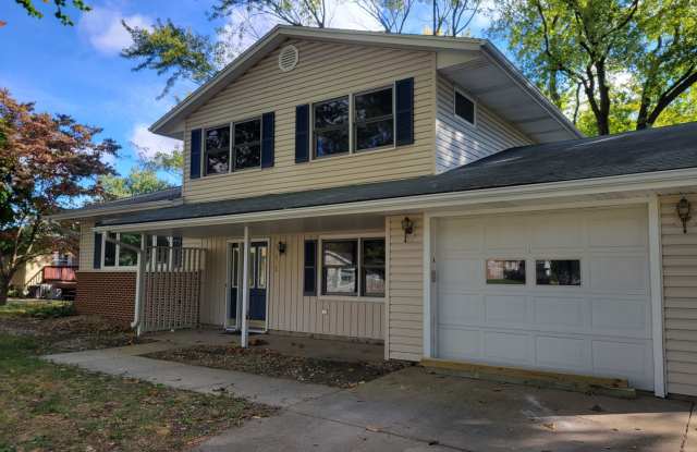 Gorgeous St Joseph rental available March 1 photos photos