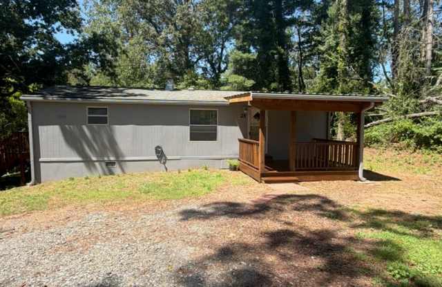 UPGRADED-Modular Home in Asheville in a nice neighborhood $1650 a month with a year-long lease available September 1st 2026 Gallery 3