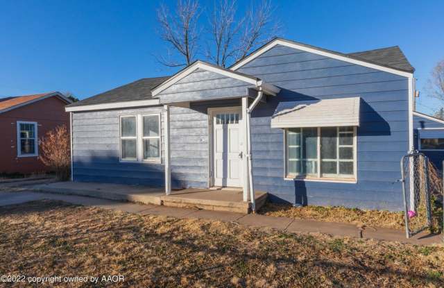 Updated and Move in ready! Fenced in frontyard photos photos