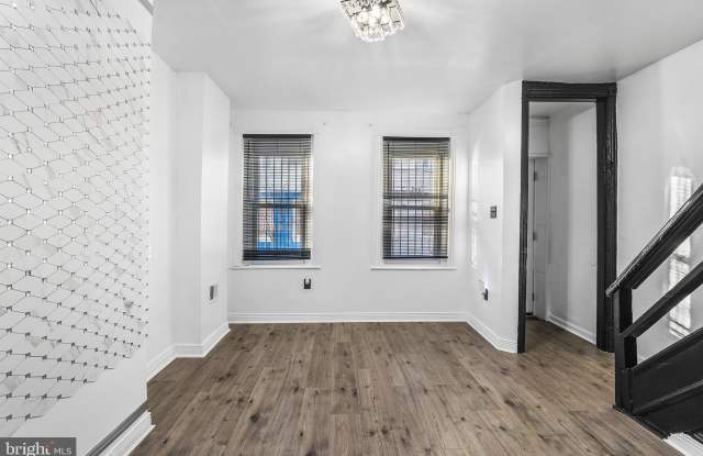 811 W SCHILLER Street photos photos