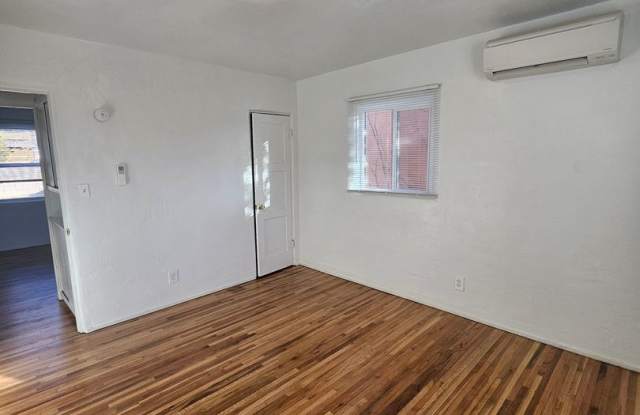 2 Bed 2 Bath, office+ W/D Hook up Gallery 4