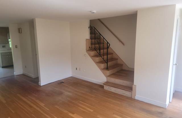 Beautiful 2 bed 1.5 bath available 9/1 photos photos