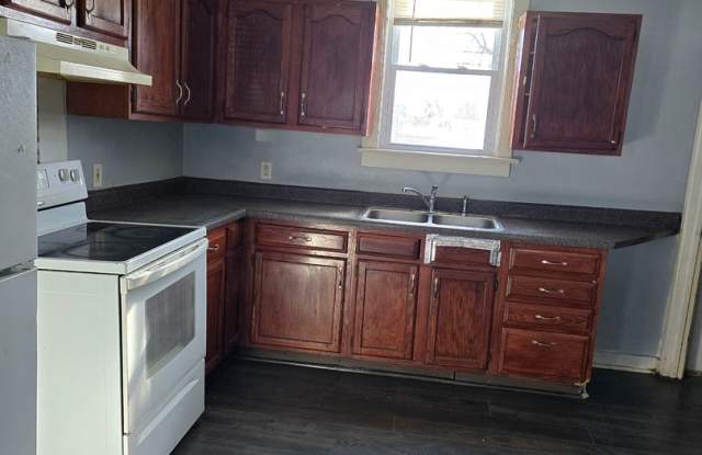 Nice 2BD/1BA Gallery 4